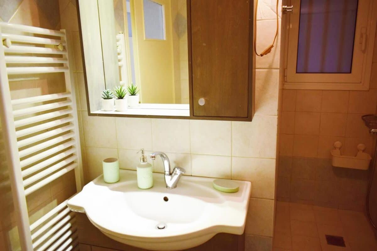 Stylish Apt In The Historic Heart Of The City Athen Eksteriør bilde